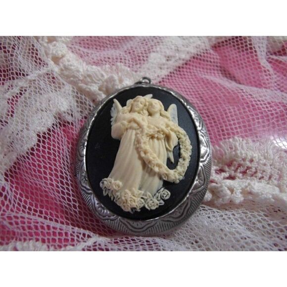 Heart Angel Cherub Locket Georgian Locket Necklace Christmas gift mom daughter - Picture 2 of 5